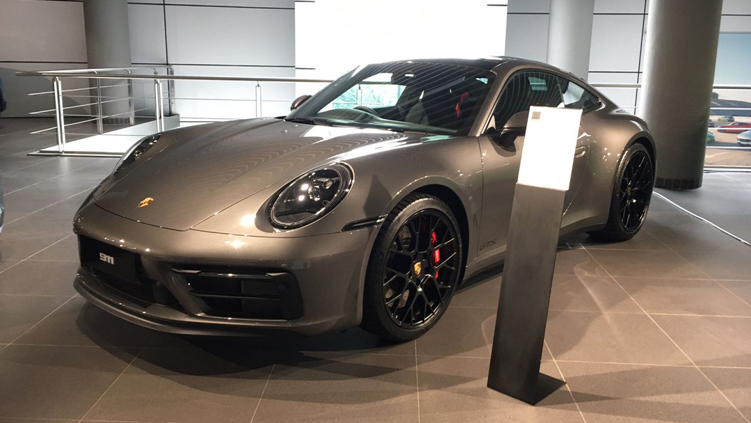 Mau Kredit Mobil Porsche? MUF Kasih DP Rendah dan Hadiah Barang Mewah