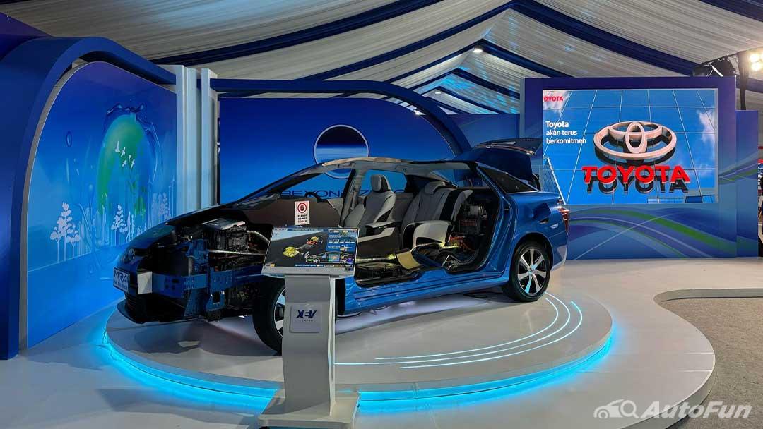 mobil listrik toyota
