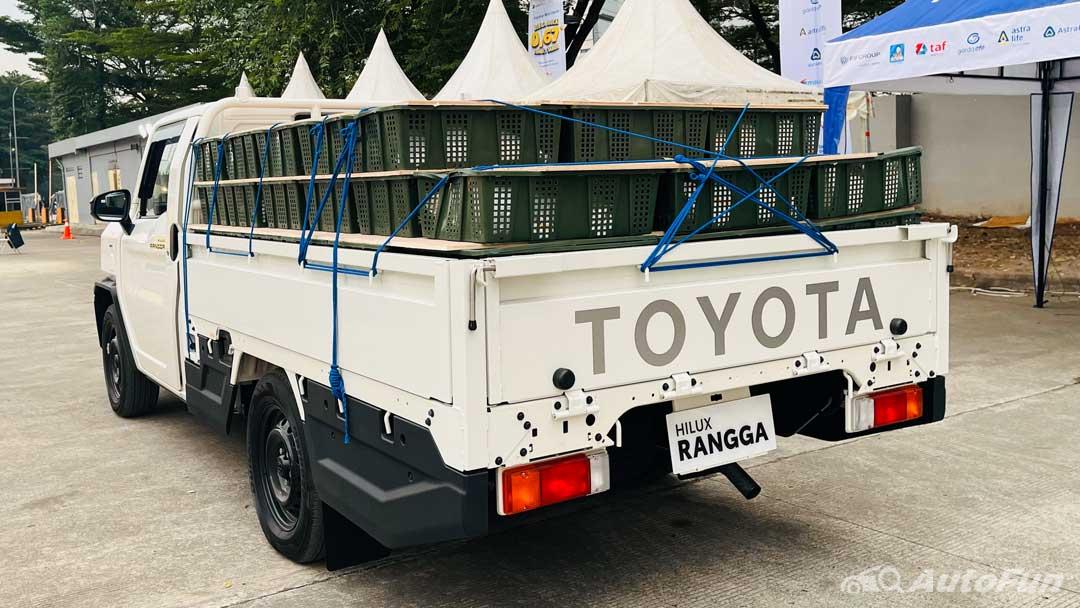Toyota Hilux Rangga vs Mitsubishi L300