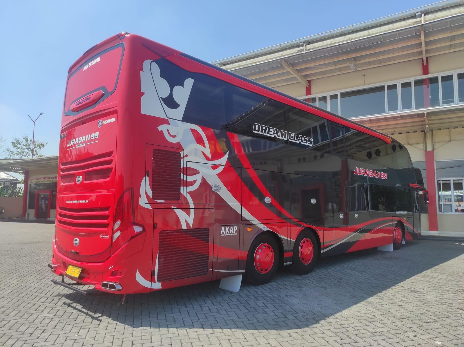 Julukan bus Juragan 99
