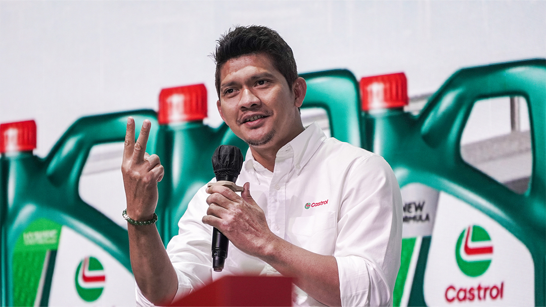 Cerita Iko Uwais yang Selalu Merawat Mercedes-Benz Klasik Hingga Jadi Brand Ambassador Castrol