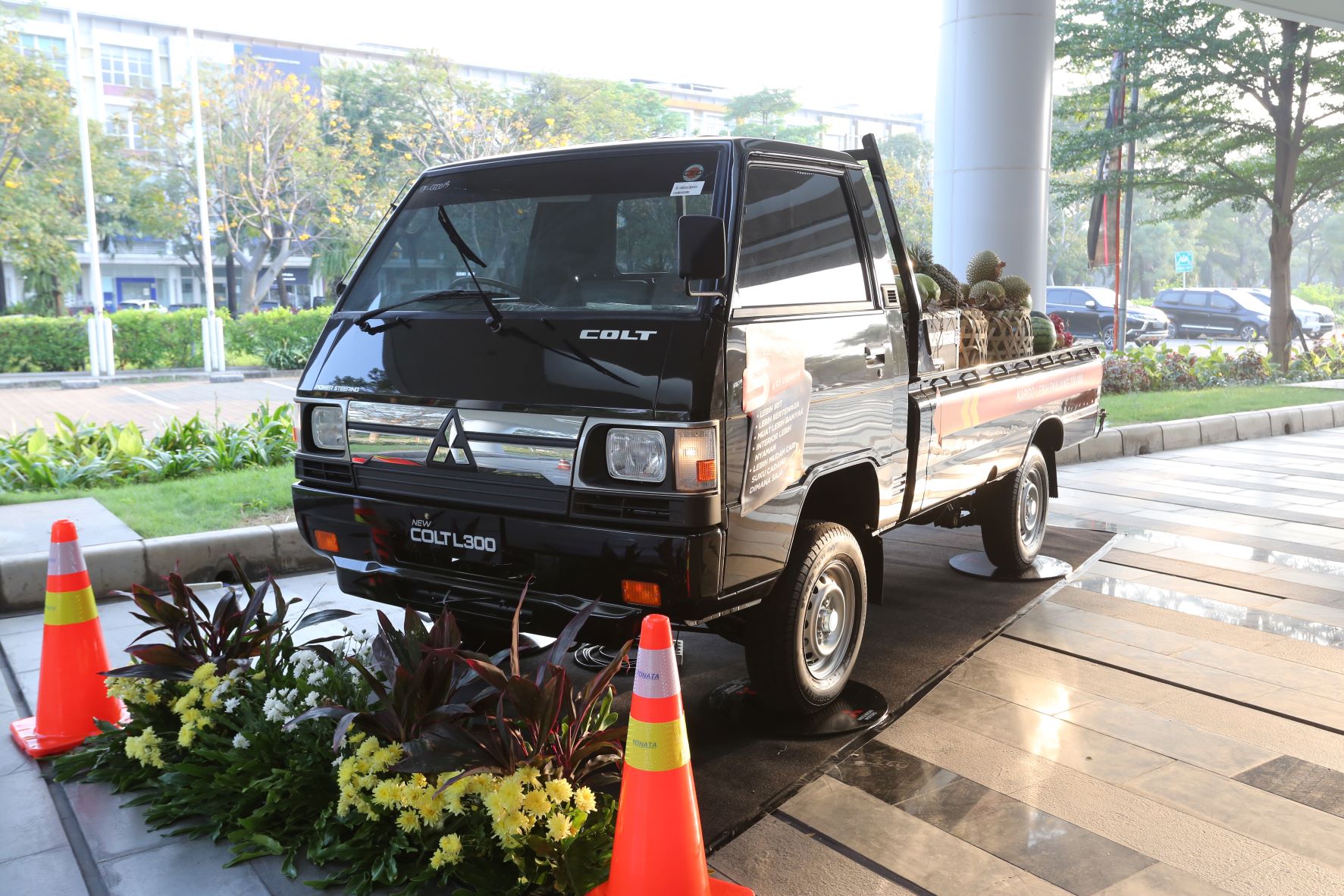 Ini yang Bikin Mitsubishi Pede Jualan L300 Meski Muncul Hilux Rangga
