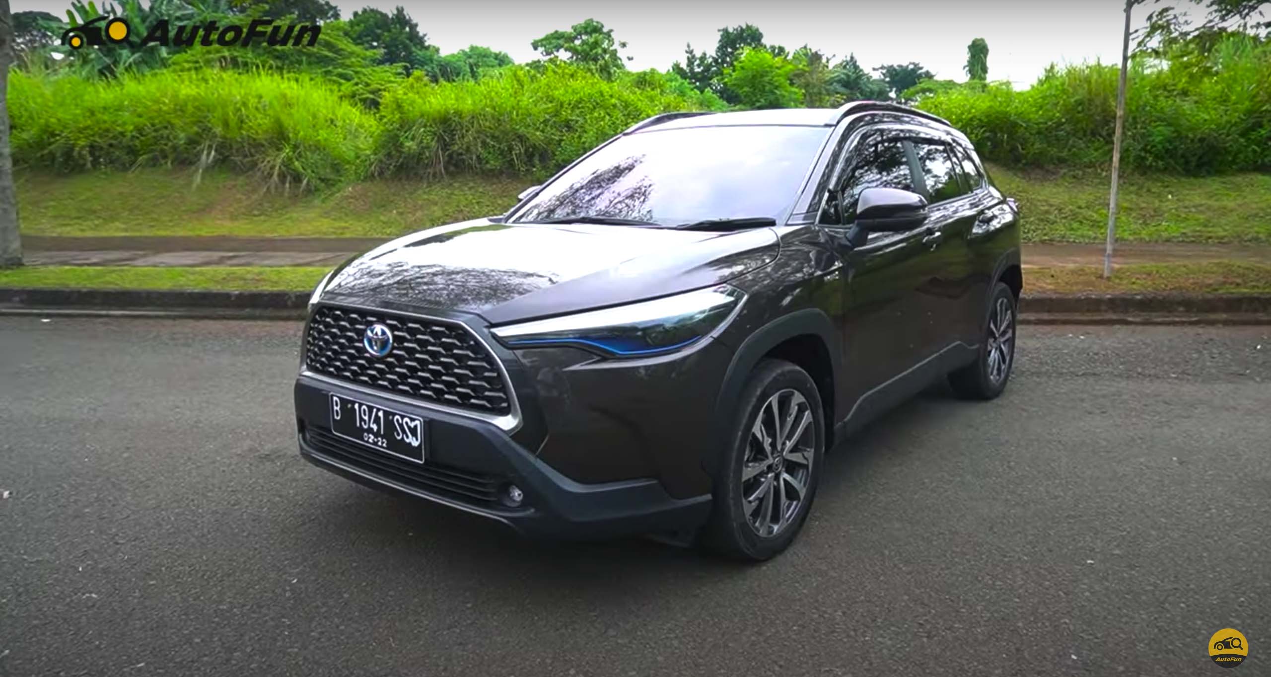Toyota Corolla Cross Hybrid vs Kia Seltos diesel