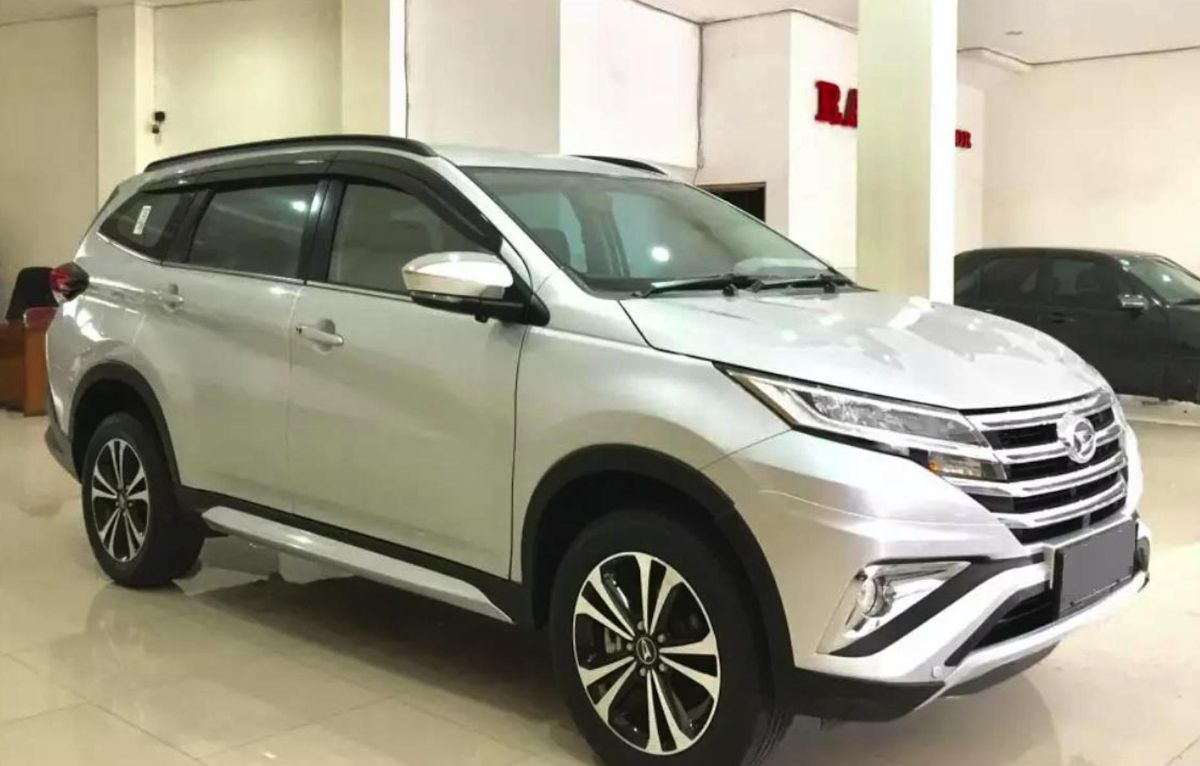 perbedaan toyota rush dan daihatsu terios