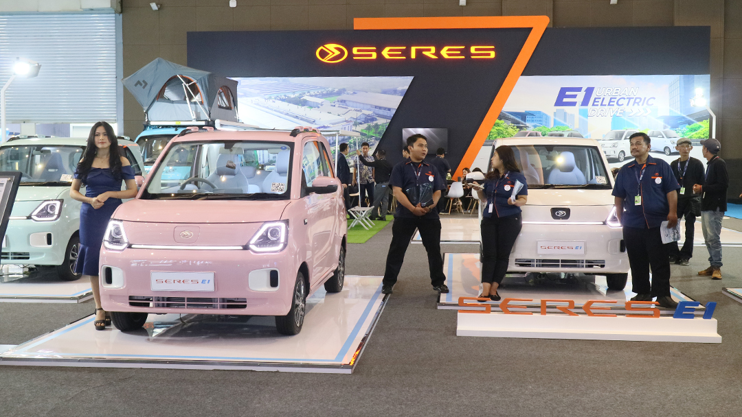 Enaknya Beli Mobil Listrik DFSK Gelora E dan Seres E1 di PEVS 2024