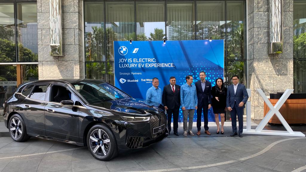 Bluebird Tambah BMW iX Jadi Armada Taksi Premium, Layani Tamu Bintang Lima