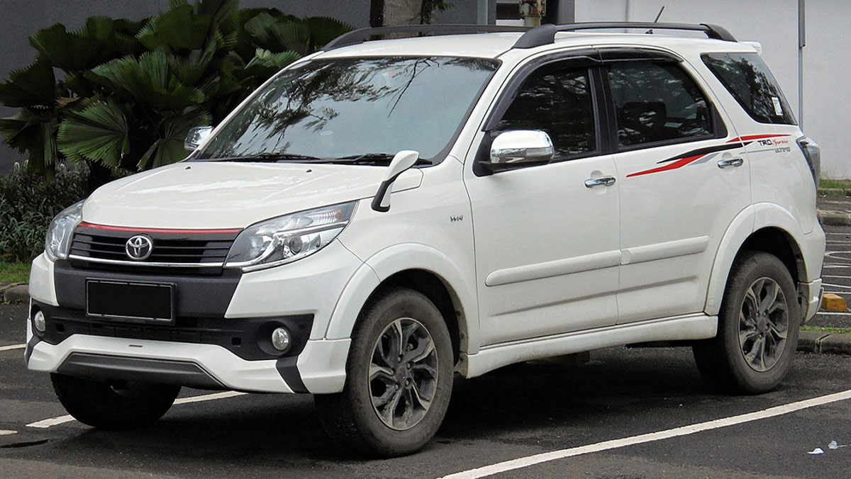 perbedaan toyota rush dan daihatsu terios