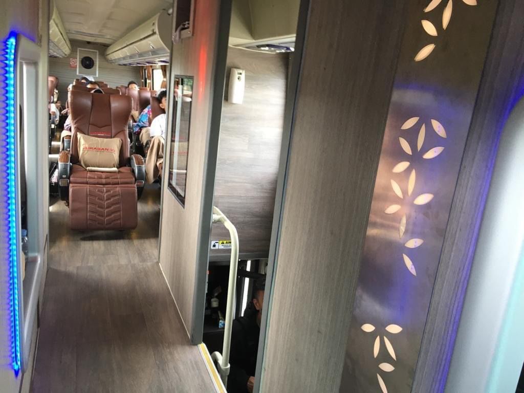Julukan bus Juragan 99