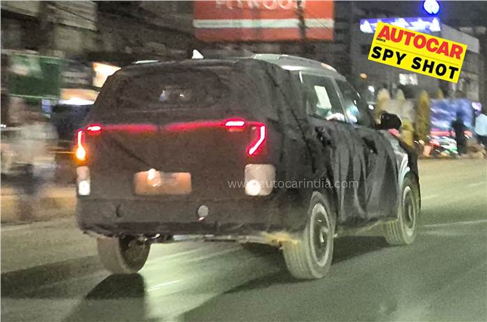 Kia Carens EV 2025 Tertangkap Kamera Sedang Lakukan Tes Jalan, Pakai Baterai Hyundai Kona