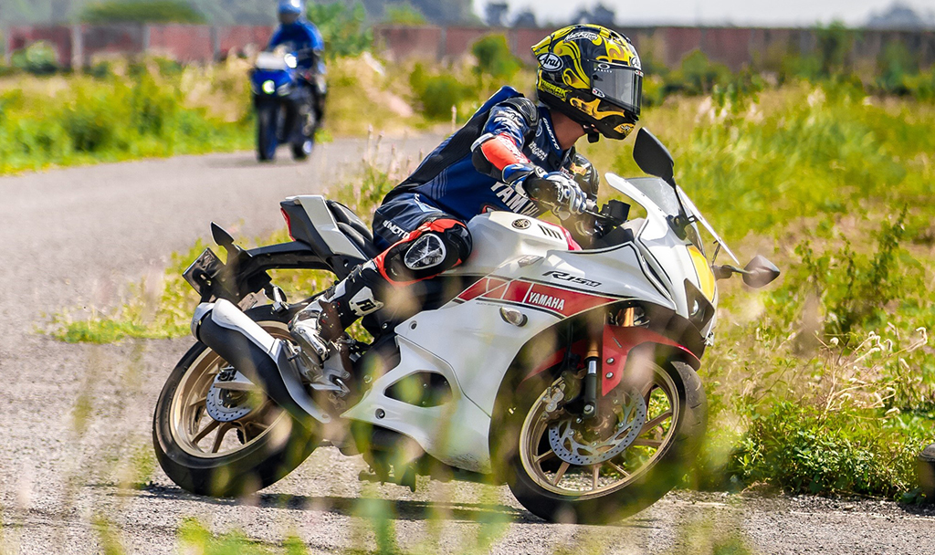 Jajal Yamaha R15, Bikers Cirebon Dapat Ilmu Dari Pembalap Profesional
