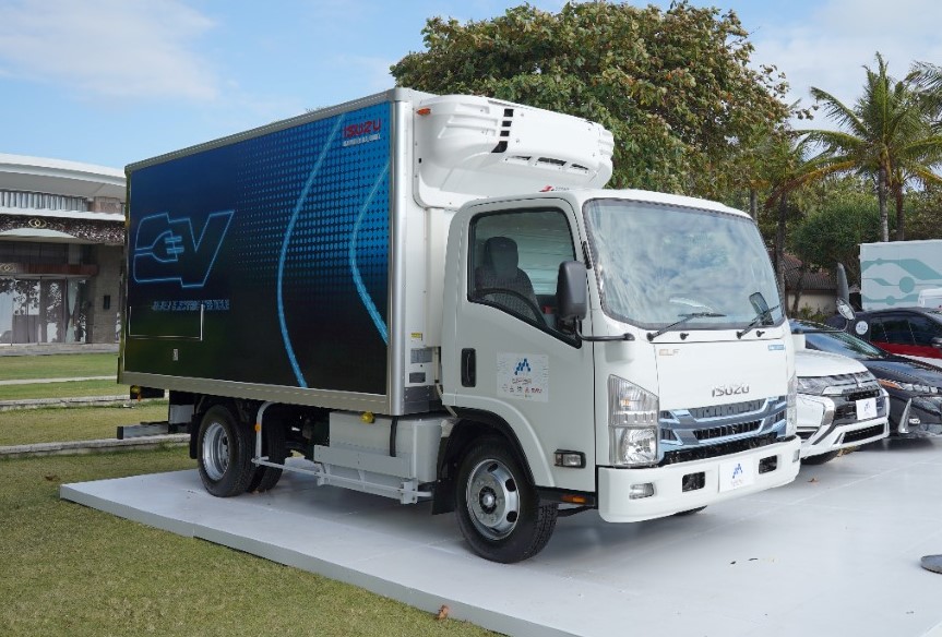 Isuzu Tak Mau Ngotot Jadi Pabrikan yang Jual Truk Listrik Pertama di Indonesia