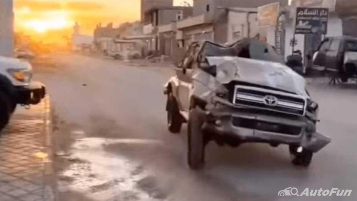 Toyota Land Cruiser hancur