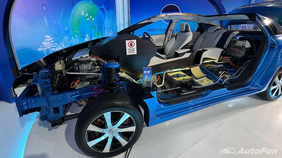 mobil listrik toyota