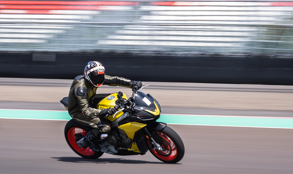 Ngegas Aprilia Tuono 660 di Mandalika, Handling dan Torsinya Top!