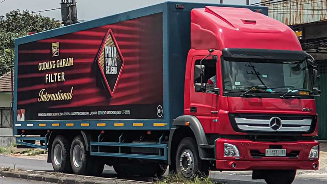 Mengenal Fungsi 15 Tombol yang Ada di Ruang Kemudi Mercedes-Benz Axor, Truk Andalan Gudang Garam