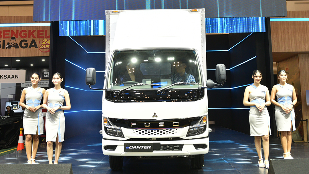 Beli Truk Listrik Mitsubishi Fuso eCanter Dapat Pelatihan Mengemudi dan Mekanik