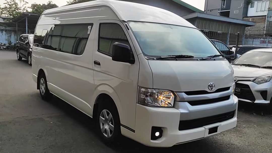 Disukai Para Pengusaha Travel, Seberapa Irit Konsumsi BBM Toyota Hiace Commuter?