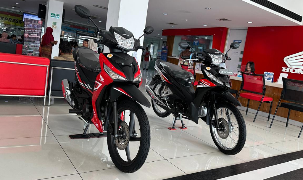 Mulai Langka, Dealer Honda Ini Pajang Revo dan Supra X 125