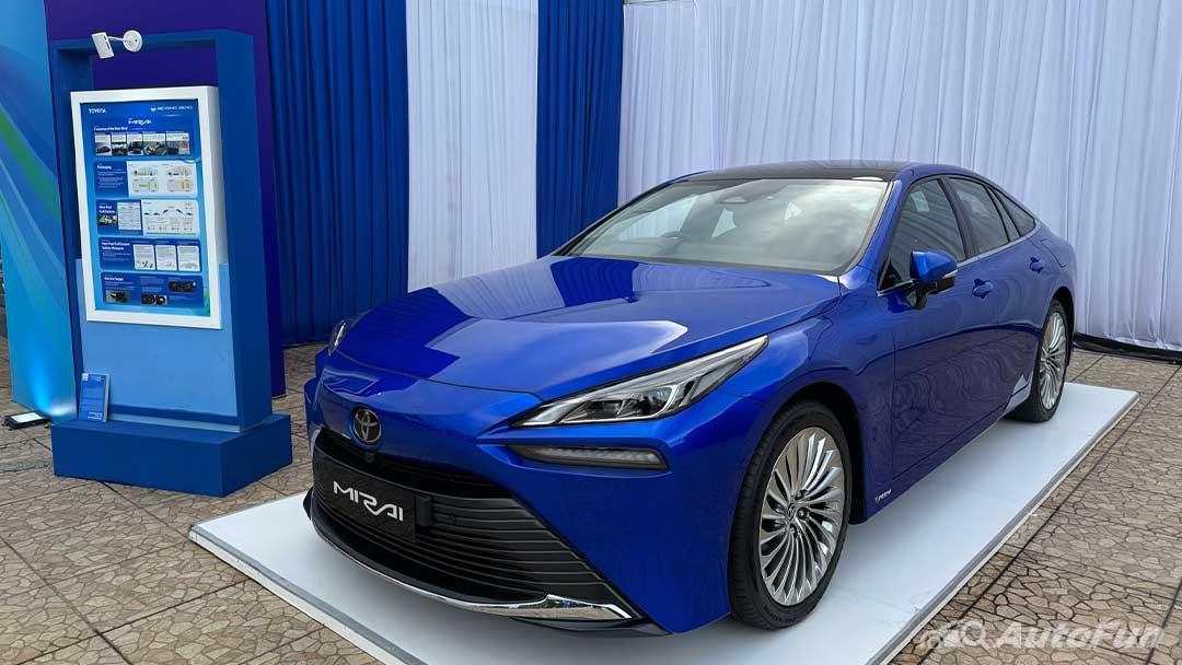 mobil listrik toyota