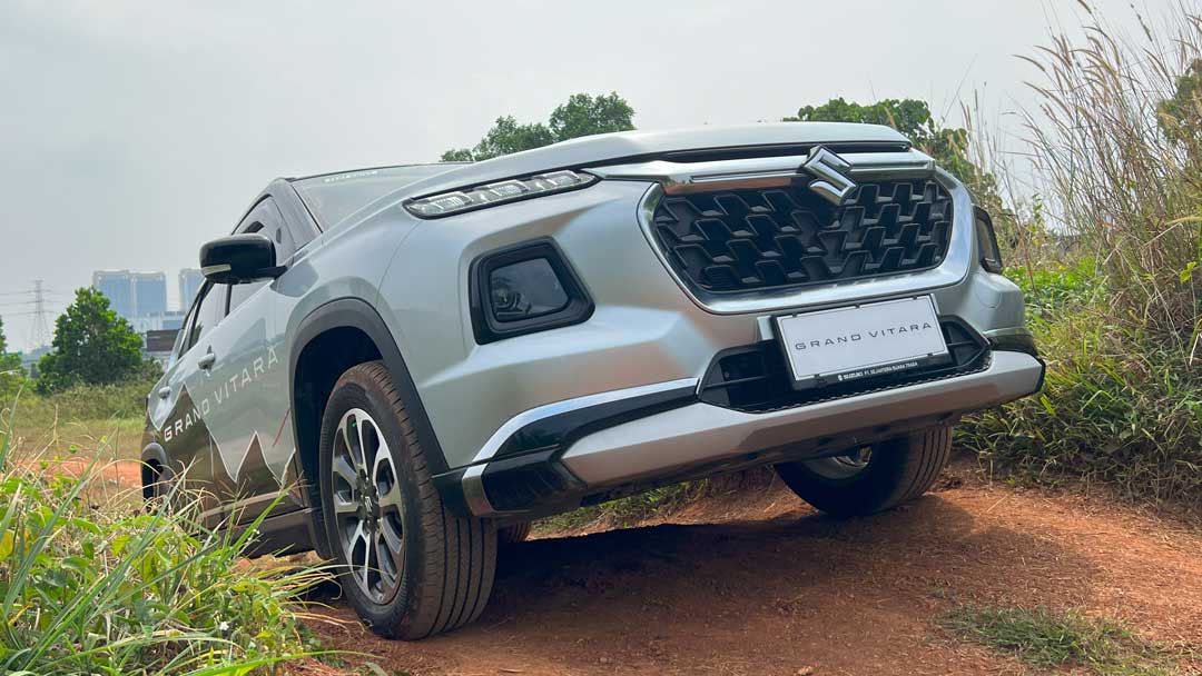 Impresi Berkendara Suzuki Grand Vitara Hybrid Lahap Trek Off-Road dan Jalan Beraspal, di Luar Ekspektasi!