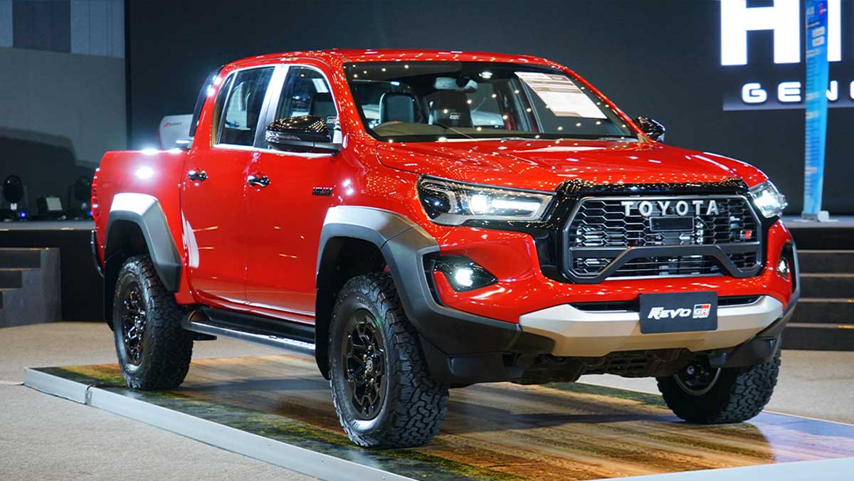 Toyota Hilux Facelift 2024 Versi Thailand, Bukan Cuma Berubah Tampang Tapi Tenaganya Makin Besar