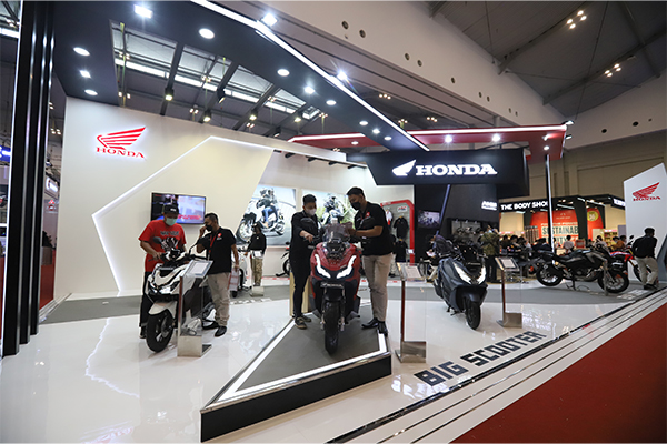 Honda ST125 Dax dan ADV160 Langsung Curi Perhatian di GIIAS 2022