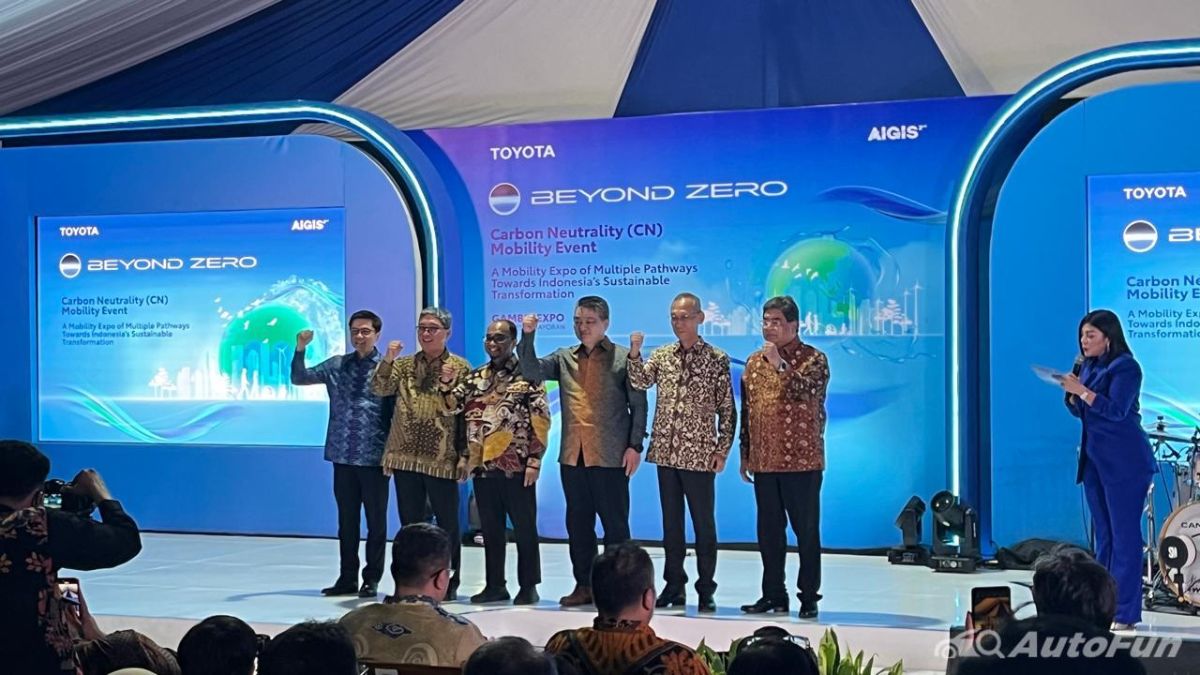 mobil listrik toyota