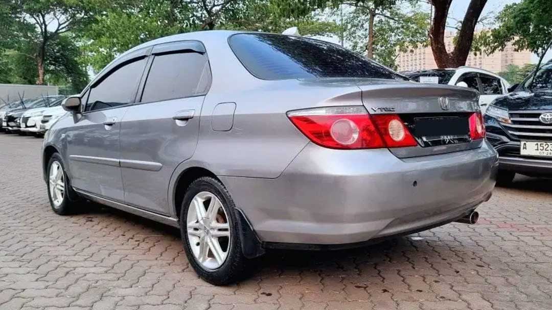 perbedaan Honda City i-DSI dan Vtec