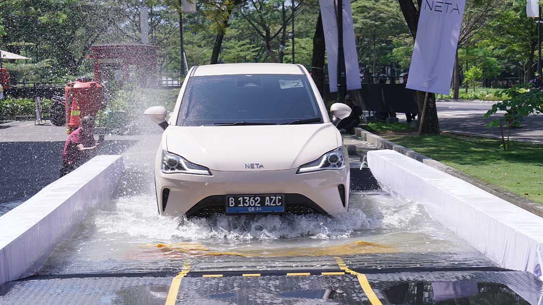 Tips Aman Mobil Listrik Melewati Banjir, Perhatikan Bagian Ini