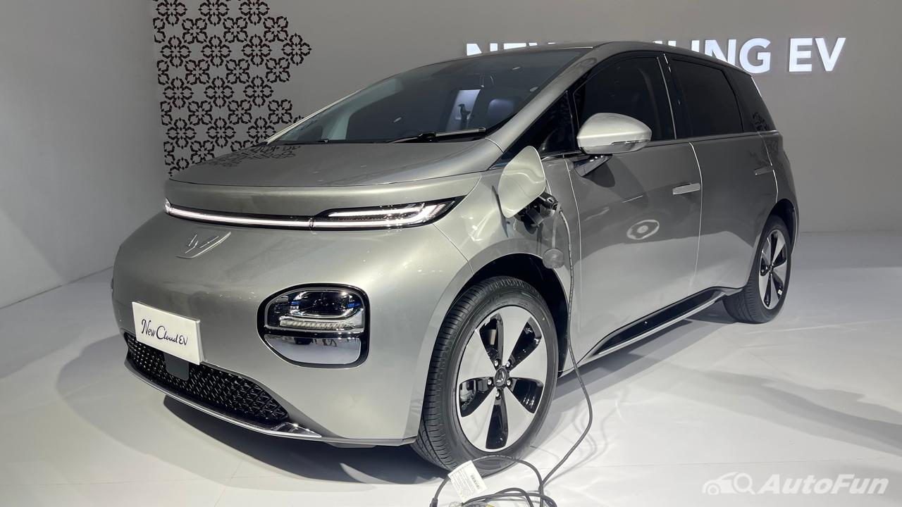 mobil baru di IIMS 2025