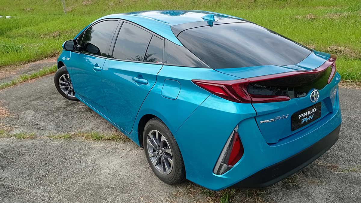 First Drive Toyota Prius PHEV, Mobil Futuristik dengan 2 Tempat Bensin
