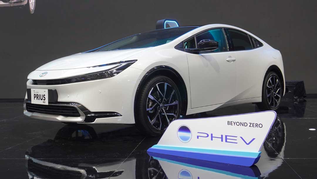 Rilis di Indonesia Tahun Depan, Harga Toyota Prius PHEV 2024 Bakal Terjangkau